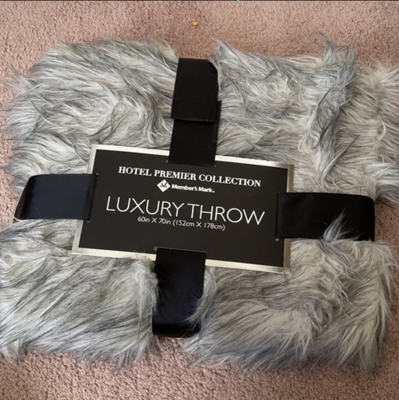 Member's Mark Bedding Members Mark Luxury Faux Fur Throw 6 Inch X